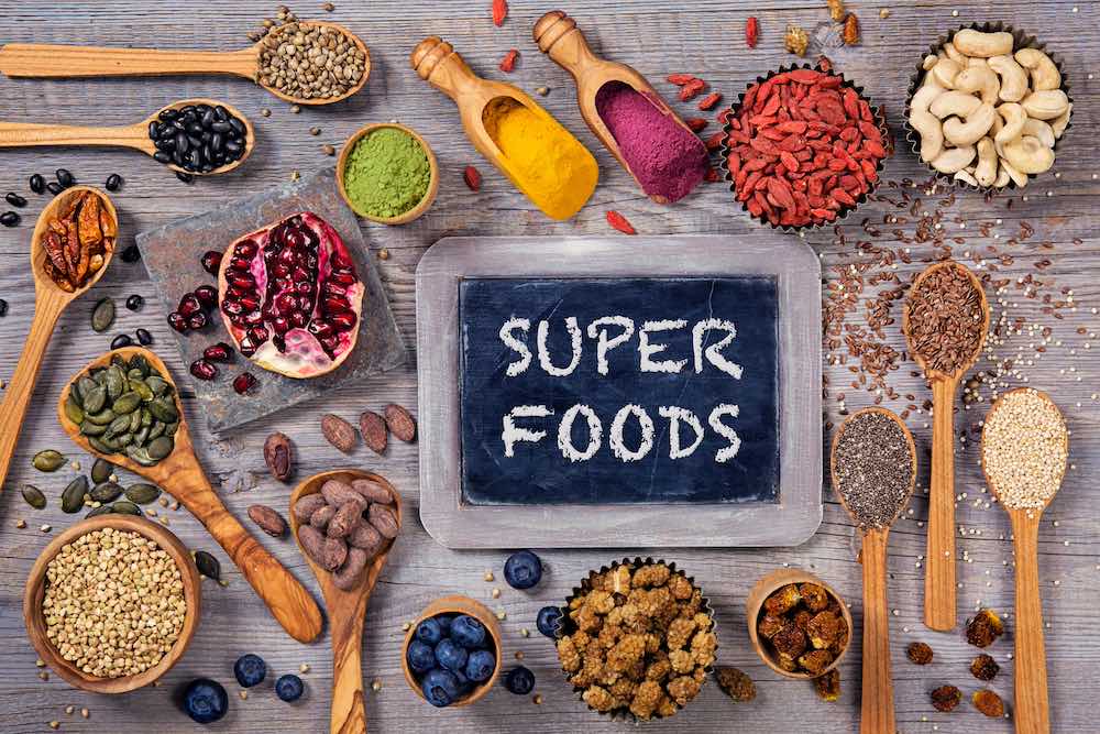 bord fylld med superfoods